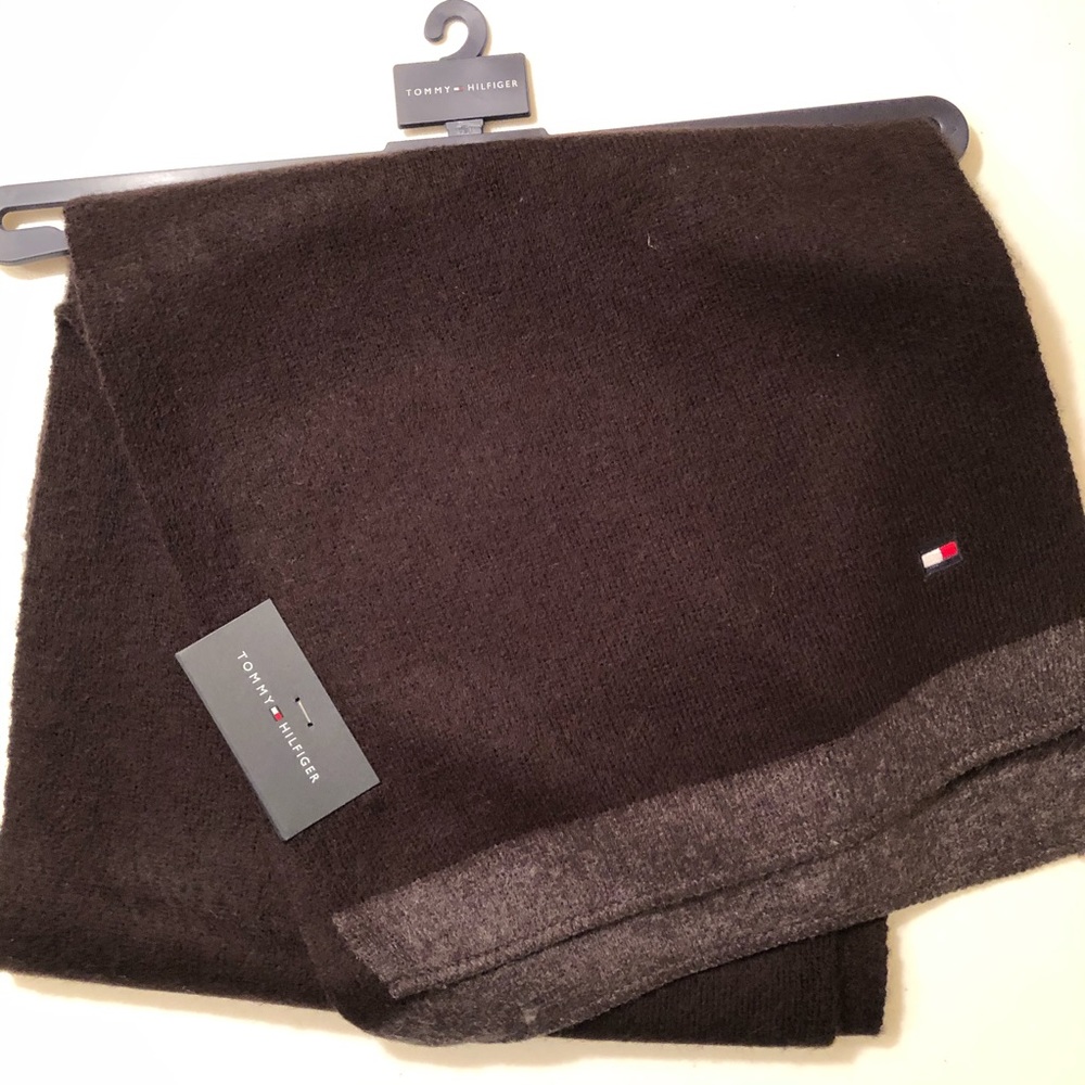 NWT Tommy Hilfiger Scarf
